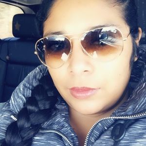 Meet your Posher, Angela